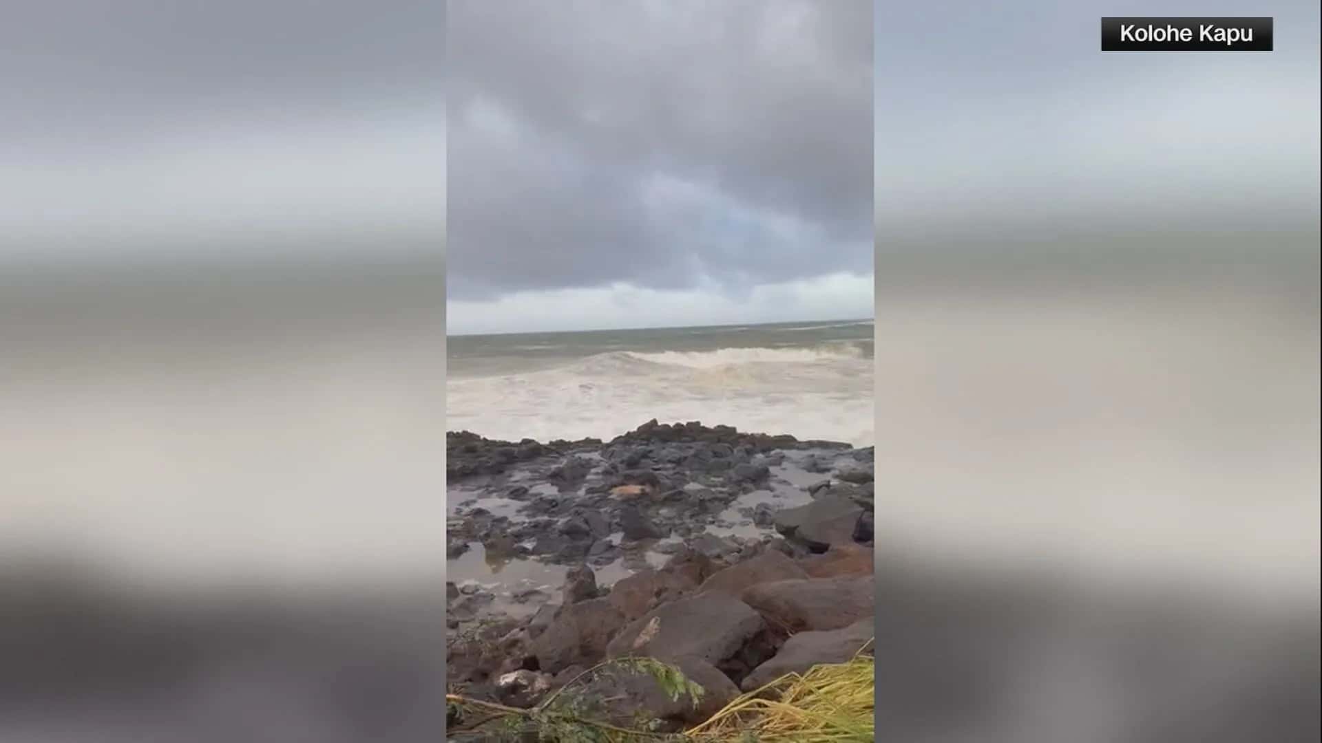 Furacão Lowell danifica casas e deixa a maior parte de Kauai sem energia