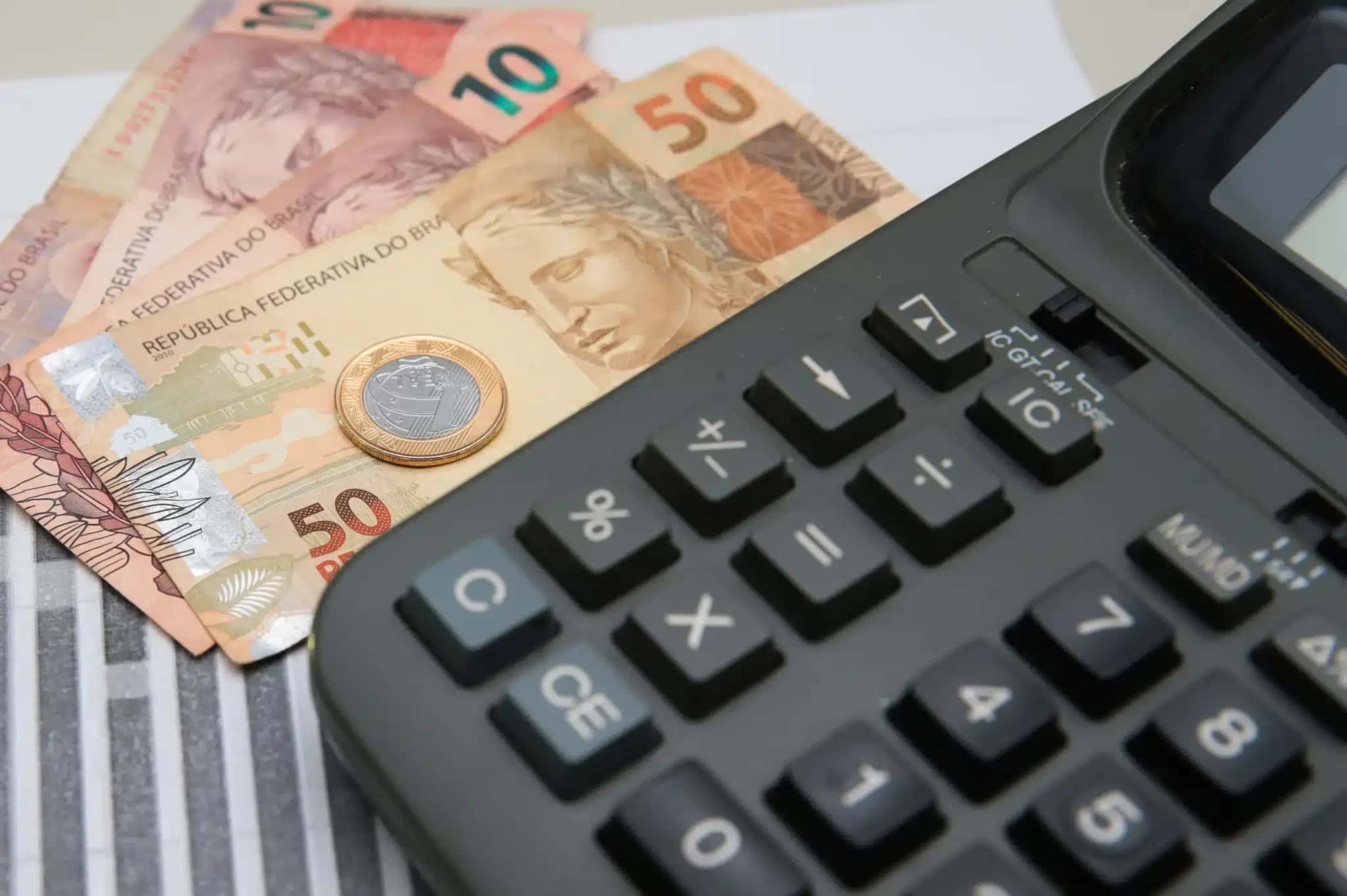 Incertezas sobem e pressionam a economia