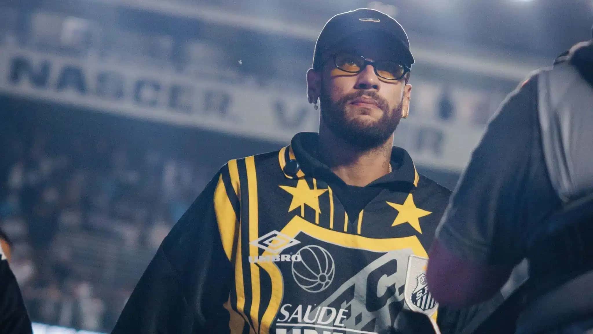 Neymar acompanhou a vitória do Santos sobre o Atlético-MG na Copa Sul-Americana