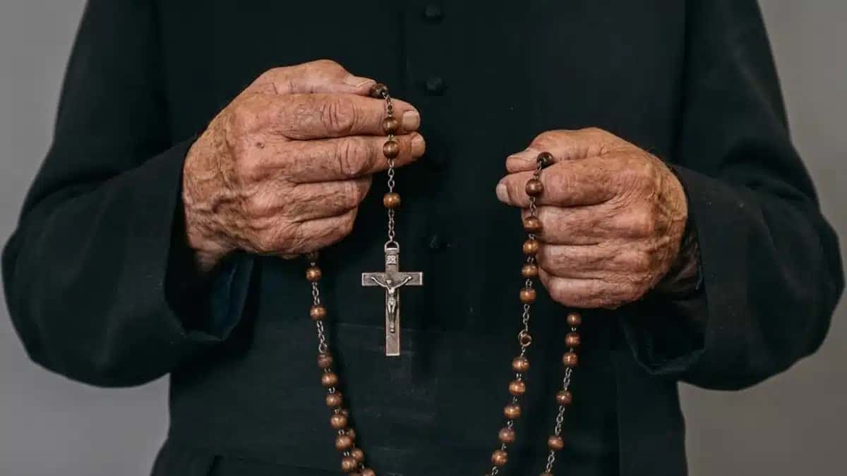 Padres não são funcionários da Igreja, mas também têm obrigações fiscais e previdenciárias