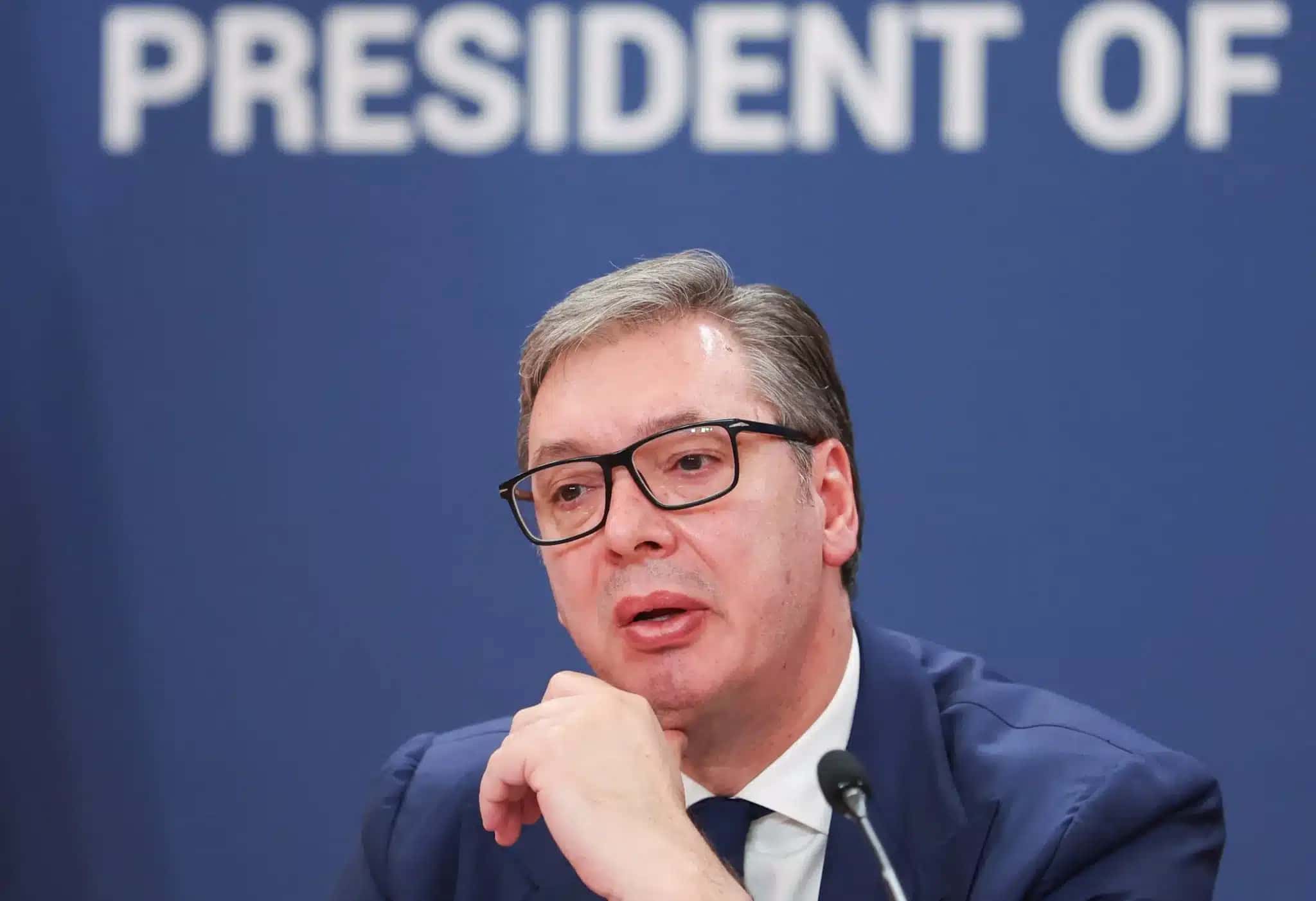 Presidente da Sérvia, Aleksandar Vucic, durante entrevista coletiva em Belgrado