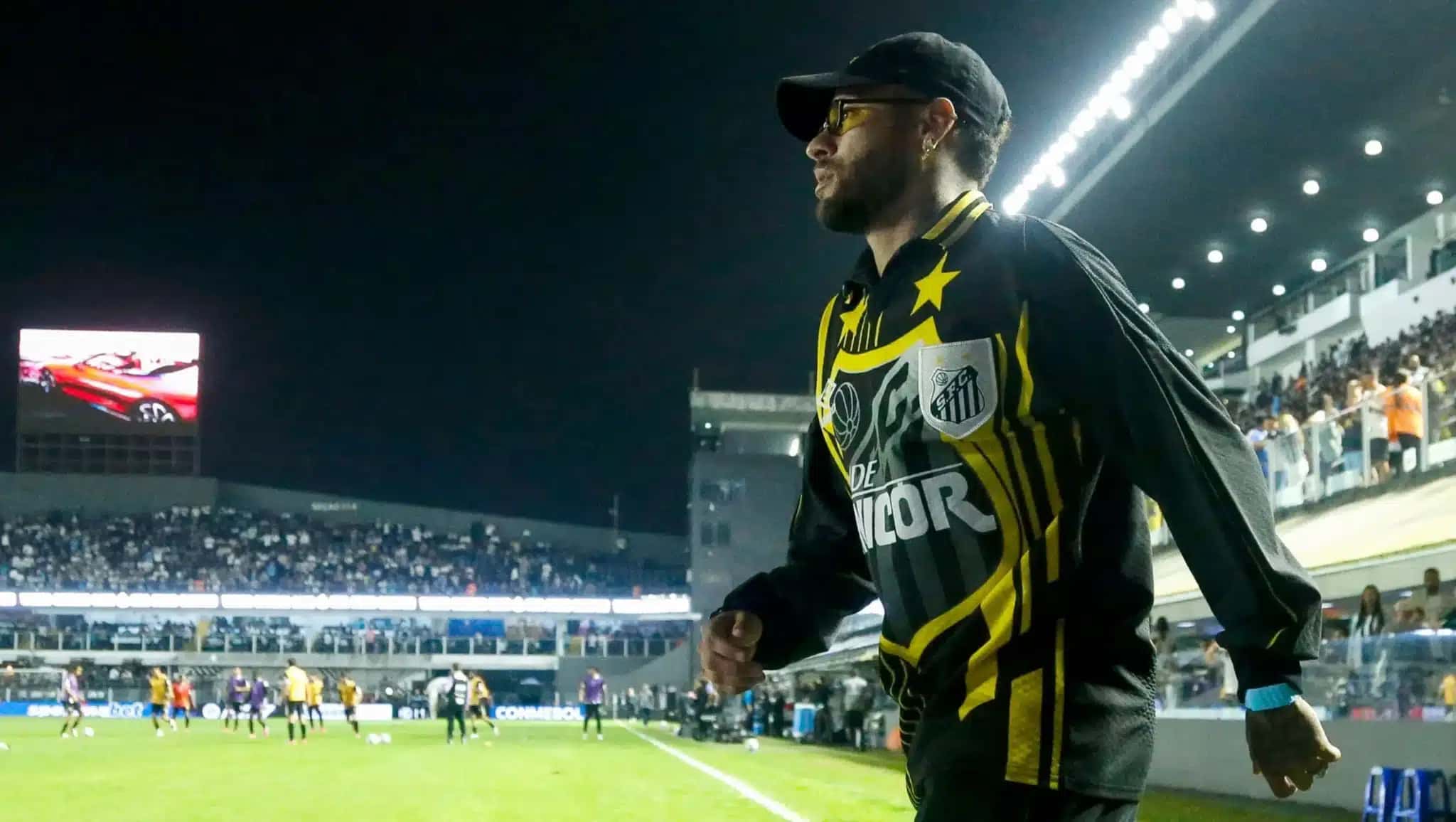 Neymar acompanhou a vitória do Santos contra o Atlético-MG