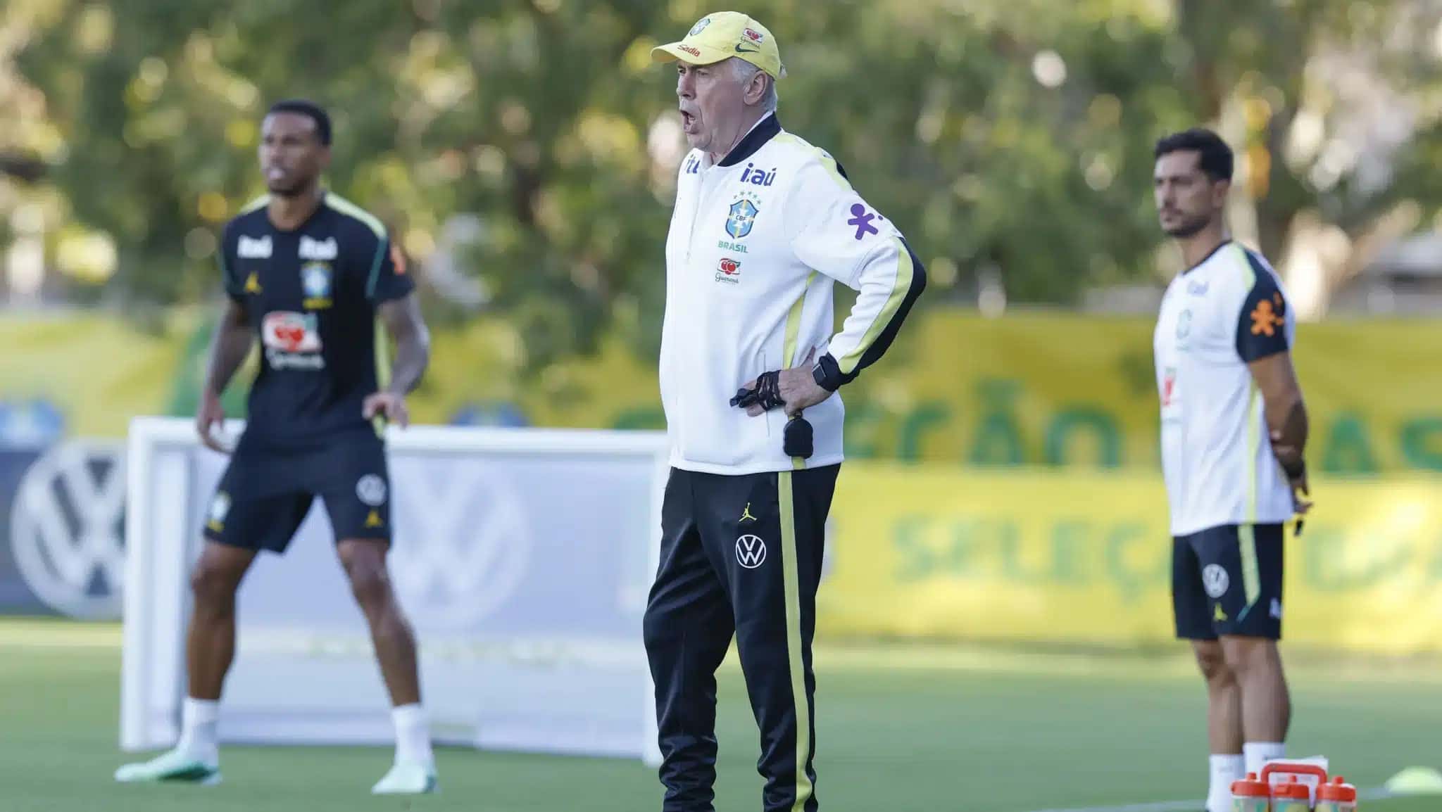 Carlo Ancelotti durante treino da Seleção Brasileira neste sábado (26) em Brisbane, na Austrália