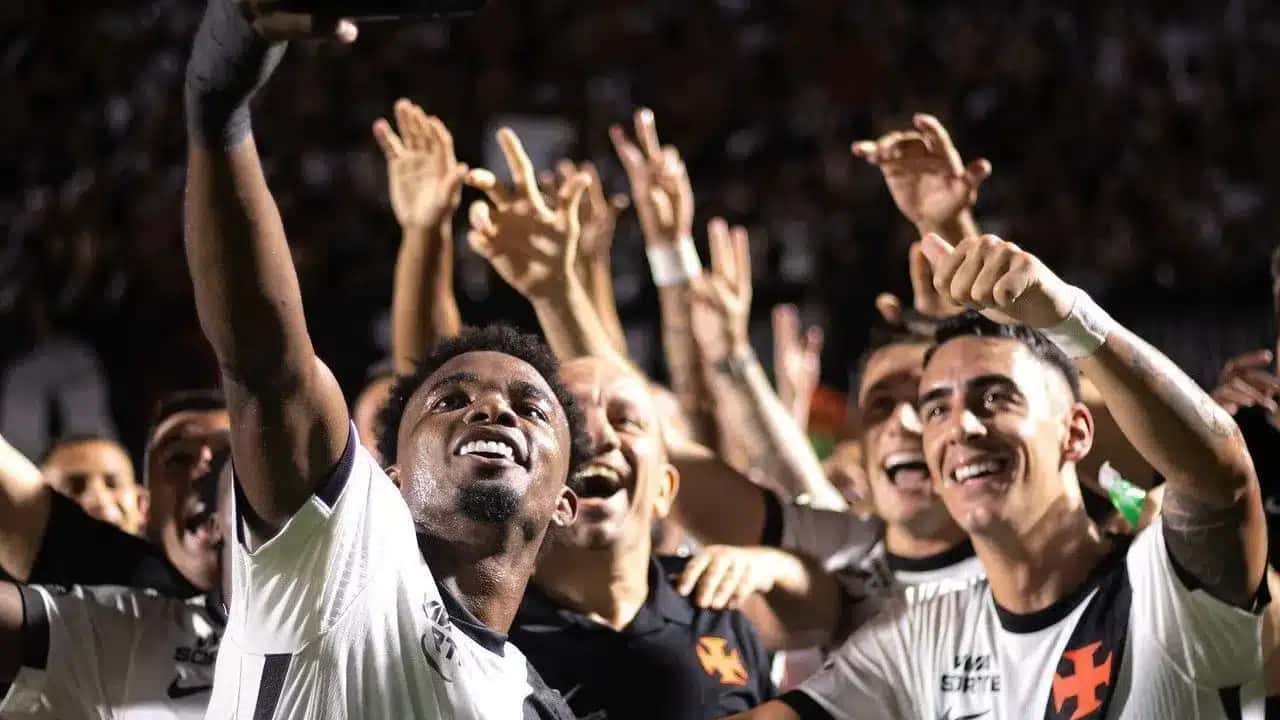 Vasco tenta embalar sequência positiva sob comando de Pedro Emanuel