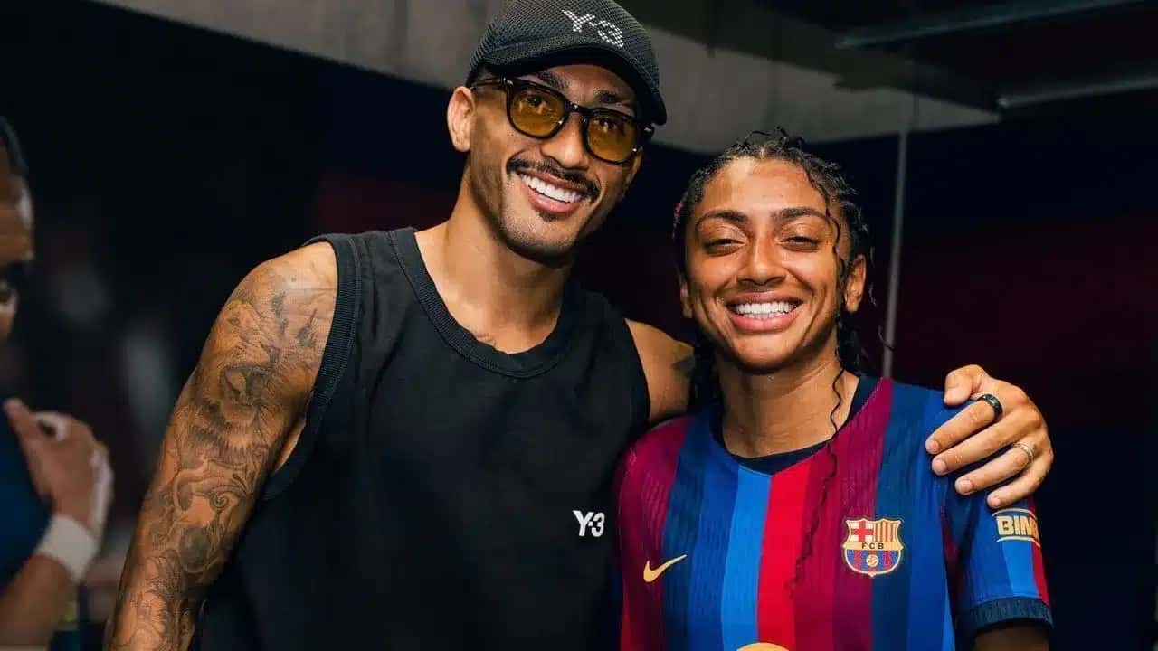 Torcida do Barcelona confunde Kerolin com Raphinha