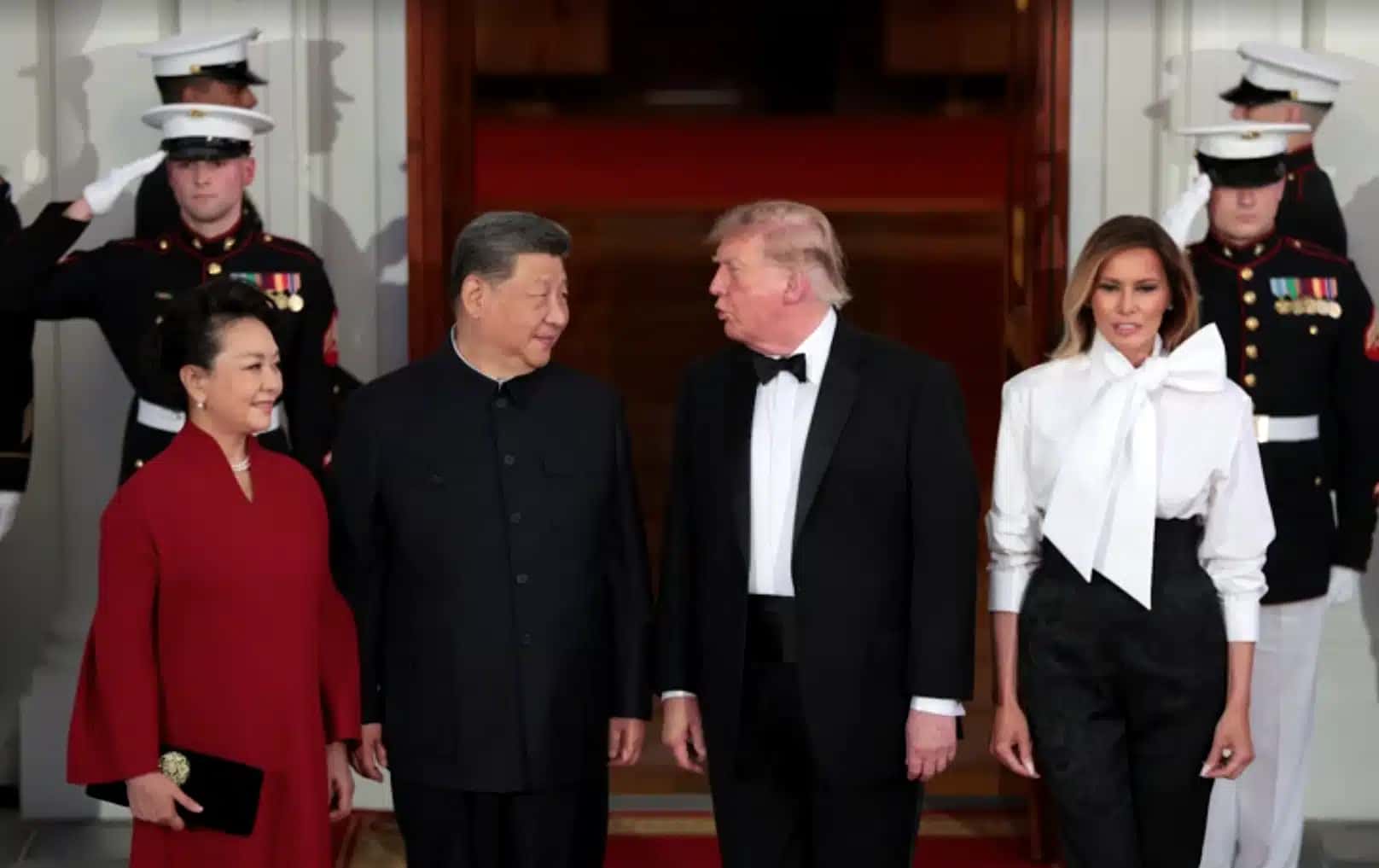Presidente dos EUA, Donald Trump, ao lado do presidente da China, Xi Jinping