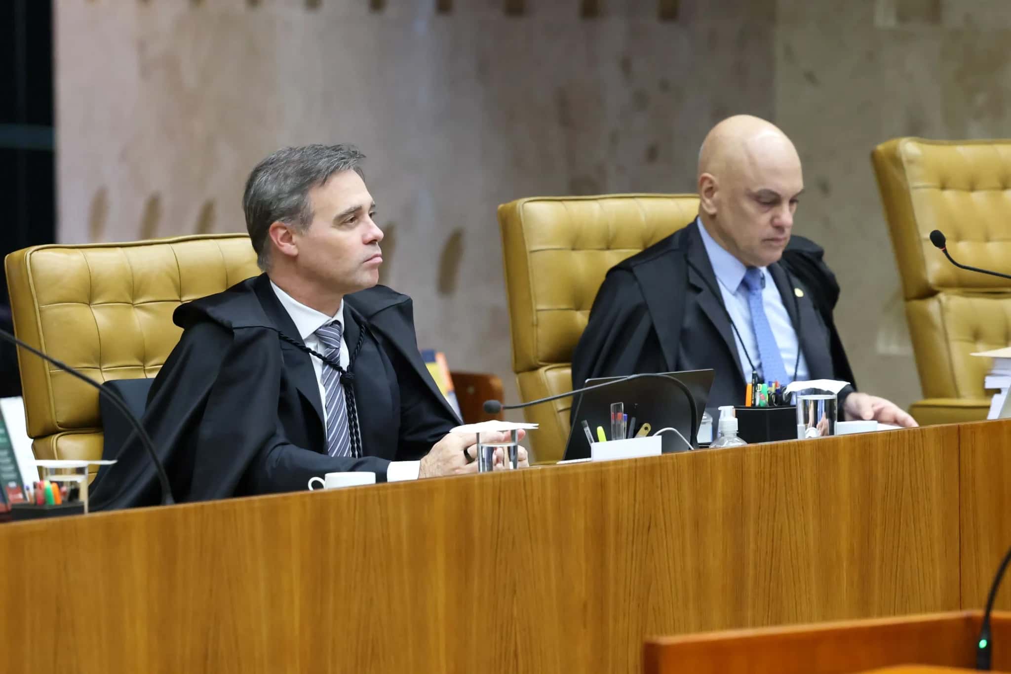 Os ministros André Mendonça e Alexandre de Moraes