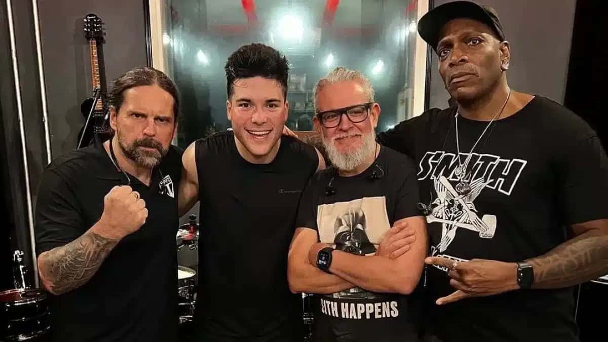 A banda Sepultura está fazendo sua turnê de despedida dos palcos