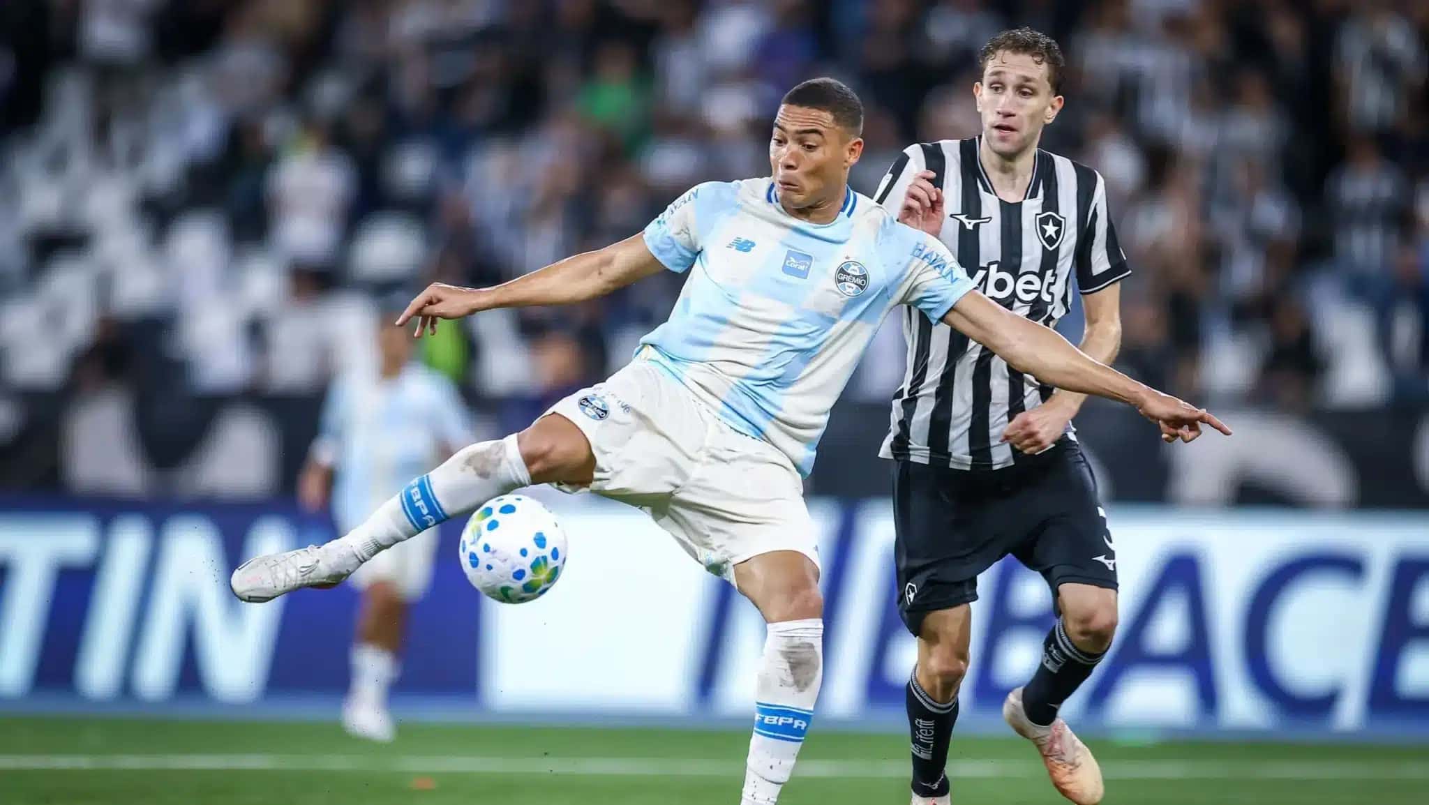 Carlos Vinicius em Botafogo x Grêmio