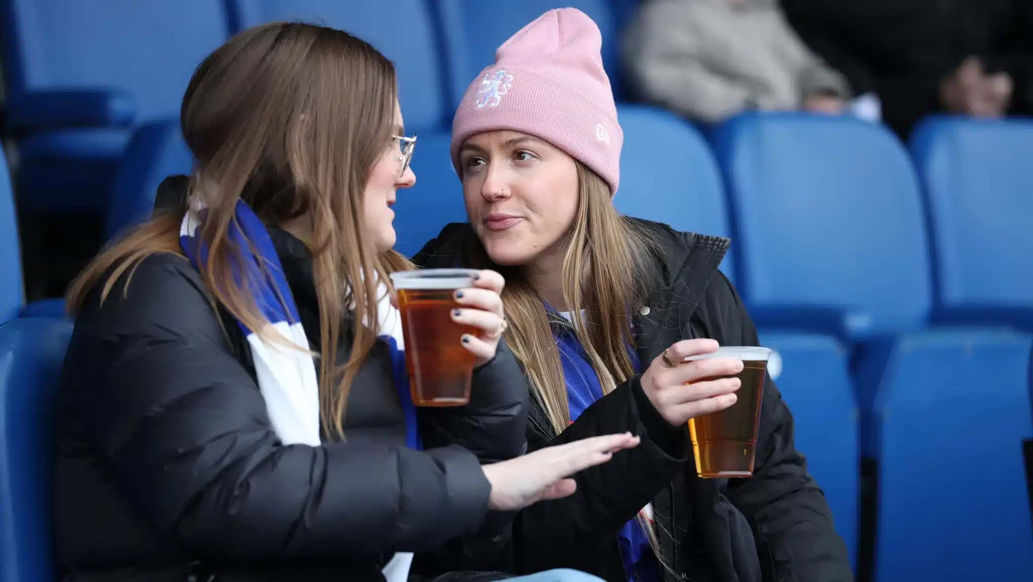 Cerveja já é permitida nos estádios da Inglaterra em jogos da Women’s Super League, a liga feminina