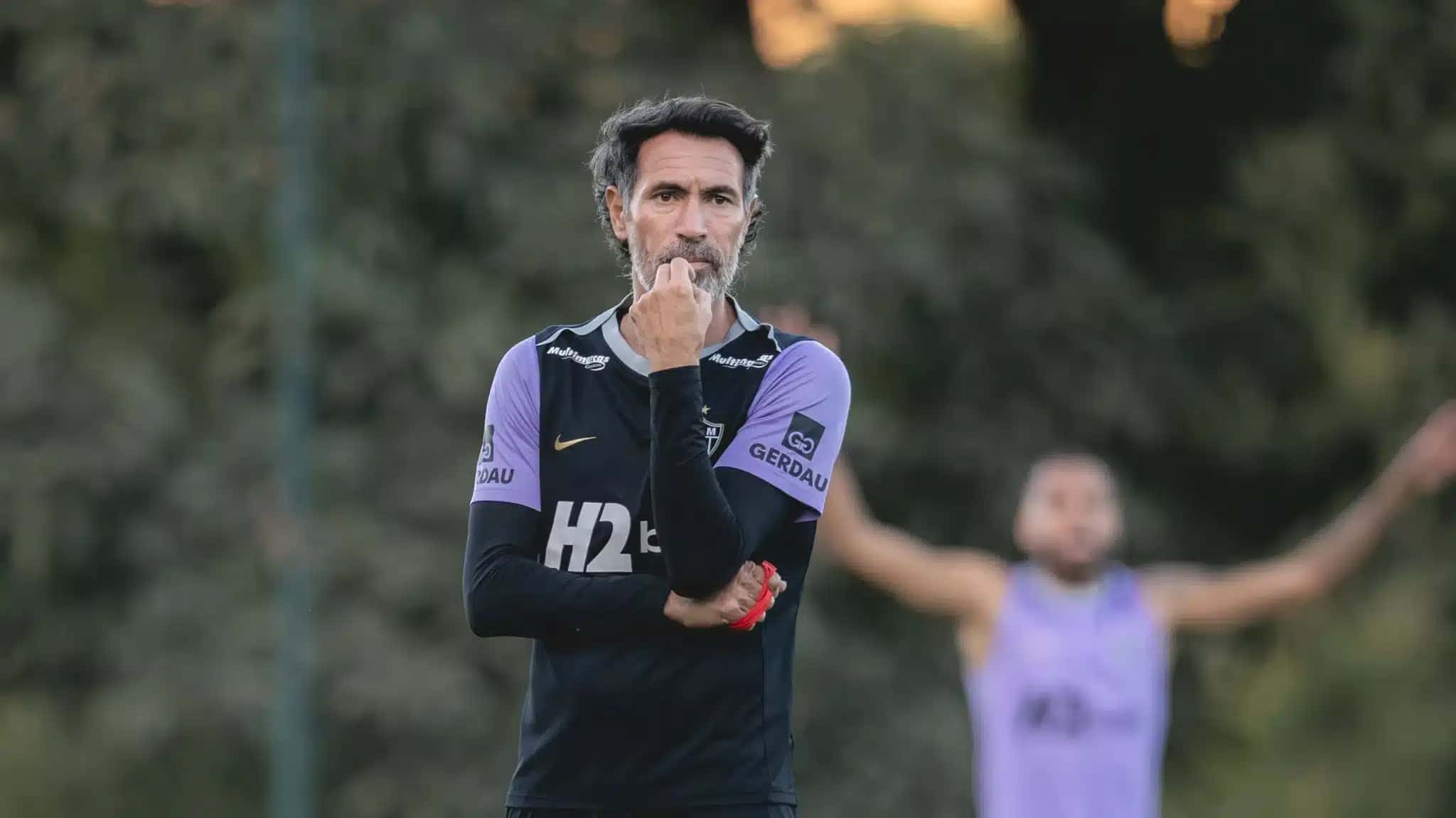 Eduardo Domínguez tem desfalques para a partida de sábado