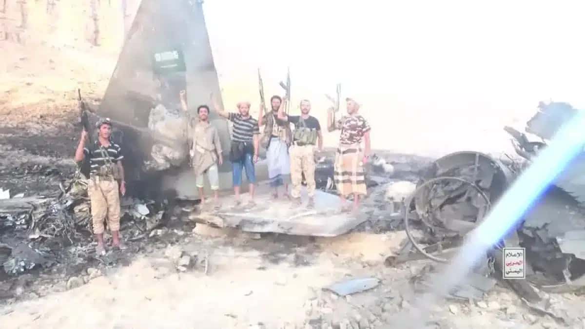 Um jato F-15 saudita é abatido sobre o Iêmen em meio à continuidade do conflito entre a Arábia Saudita e os combatentes houthis, segundo a ala de mídia militar houthi