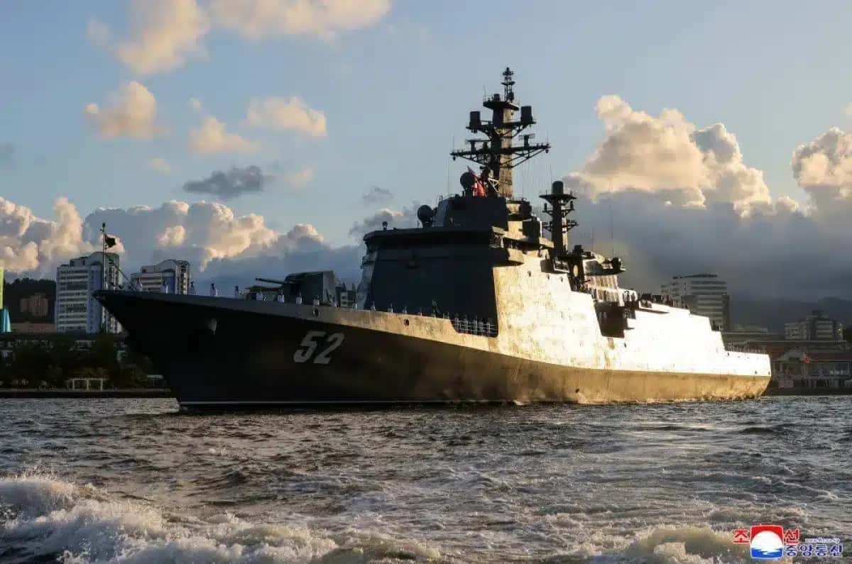 Kang Kon é o segundo navio da classe de destróieres Choe Hyon a ser operado pela Marinha Popular da Coreia