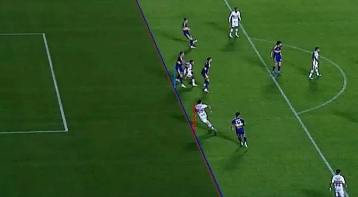 Linhas traçadas pelo VAR para anular gol do São Paulo contra o Boca Juniors pela Copa Sul-Americana
