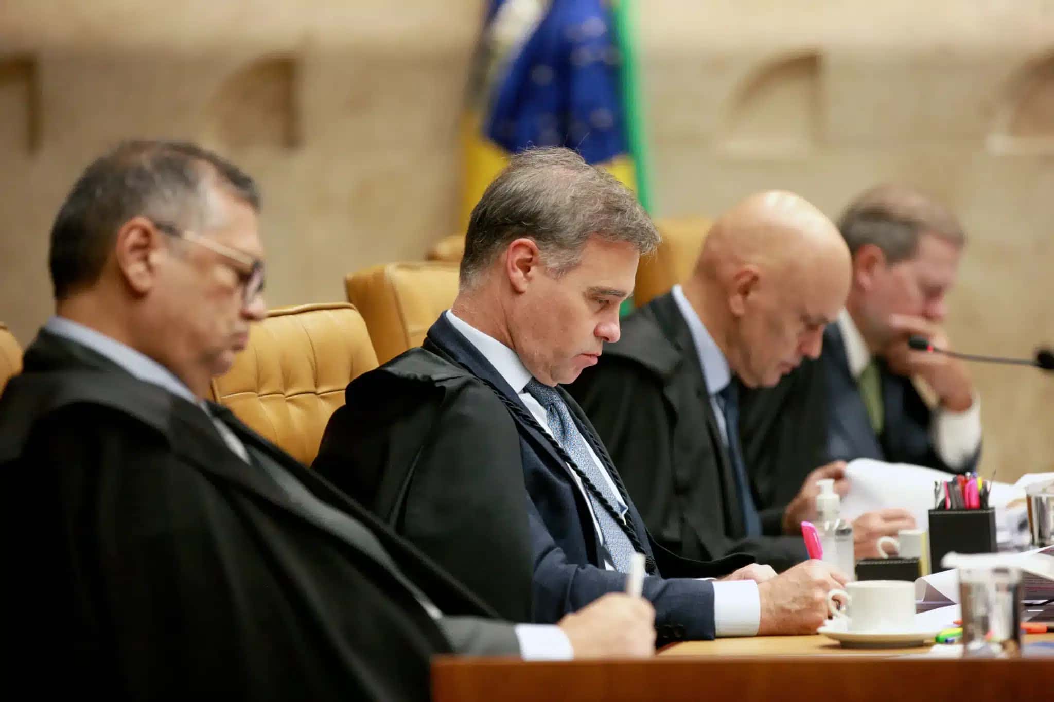 Os ministros Gilmar Mendes, André Mendonça, Alexandre de Moraes e Dias Toffoli em sessão plenária do STF