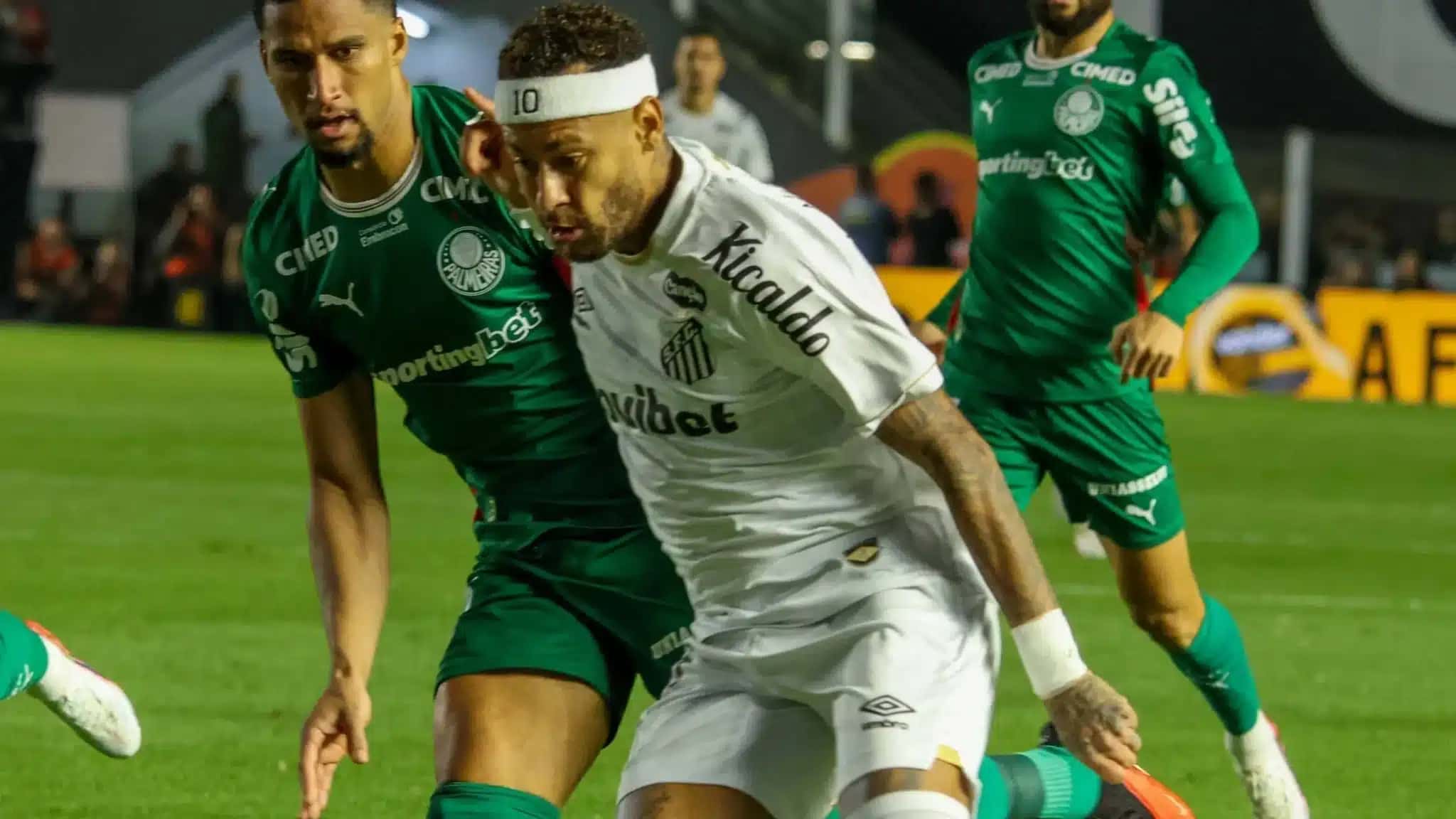 Neymar em ação em Santos x Palmeiras pelas quartas de final da Copa do Brasil