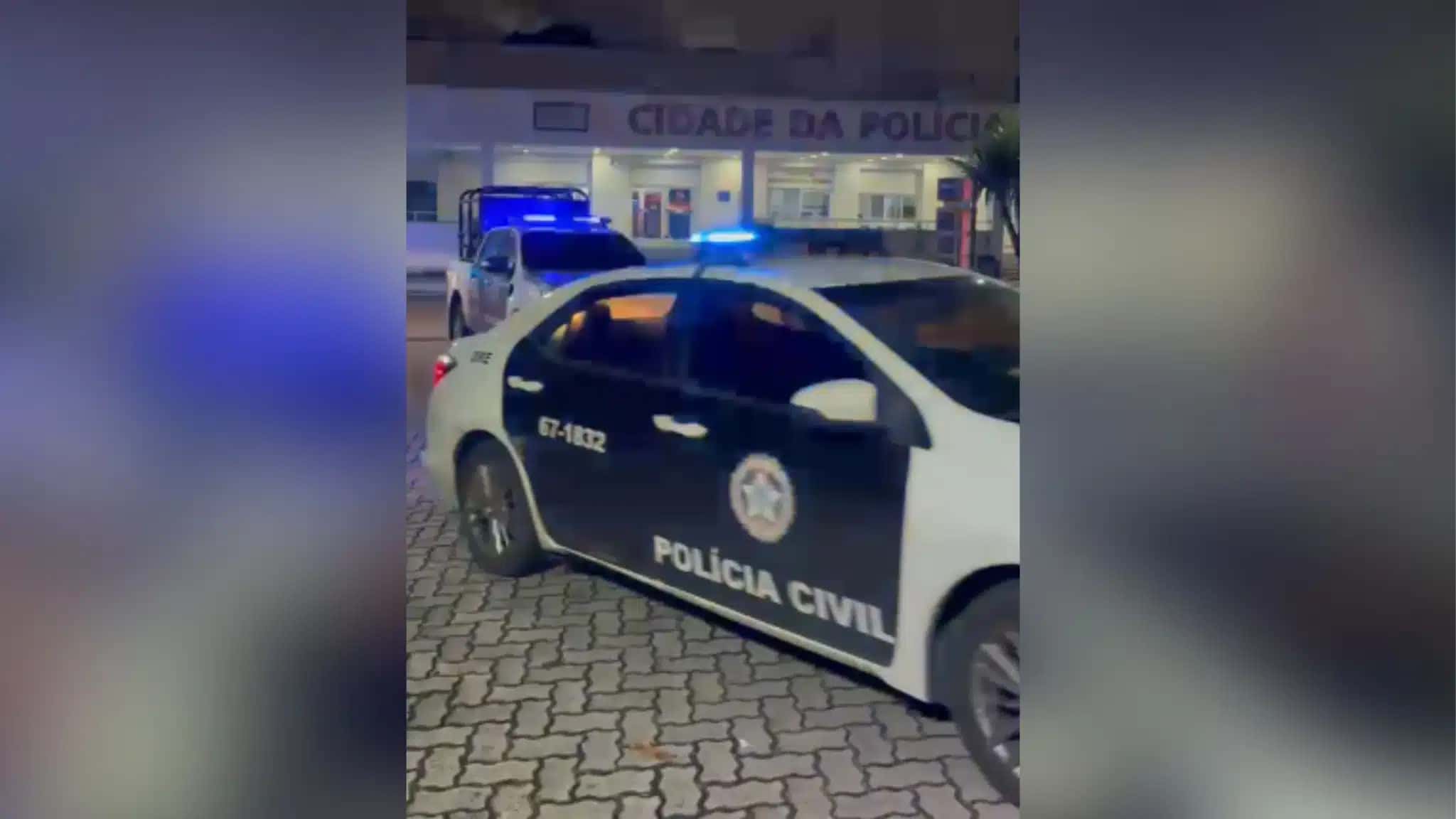 Viaturas da Polícia Civil saindo da Cidade da Polícia, na manhã desta quarta-feira (16), para a Operação Alba, em Paraty.