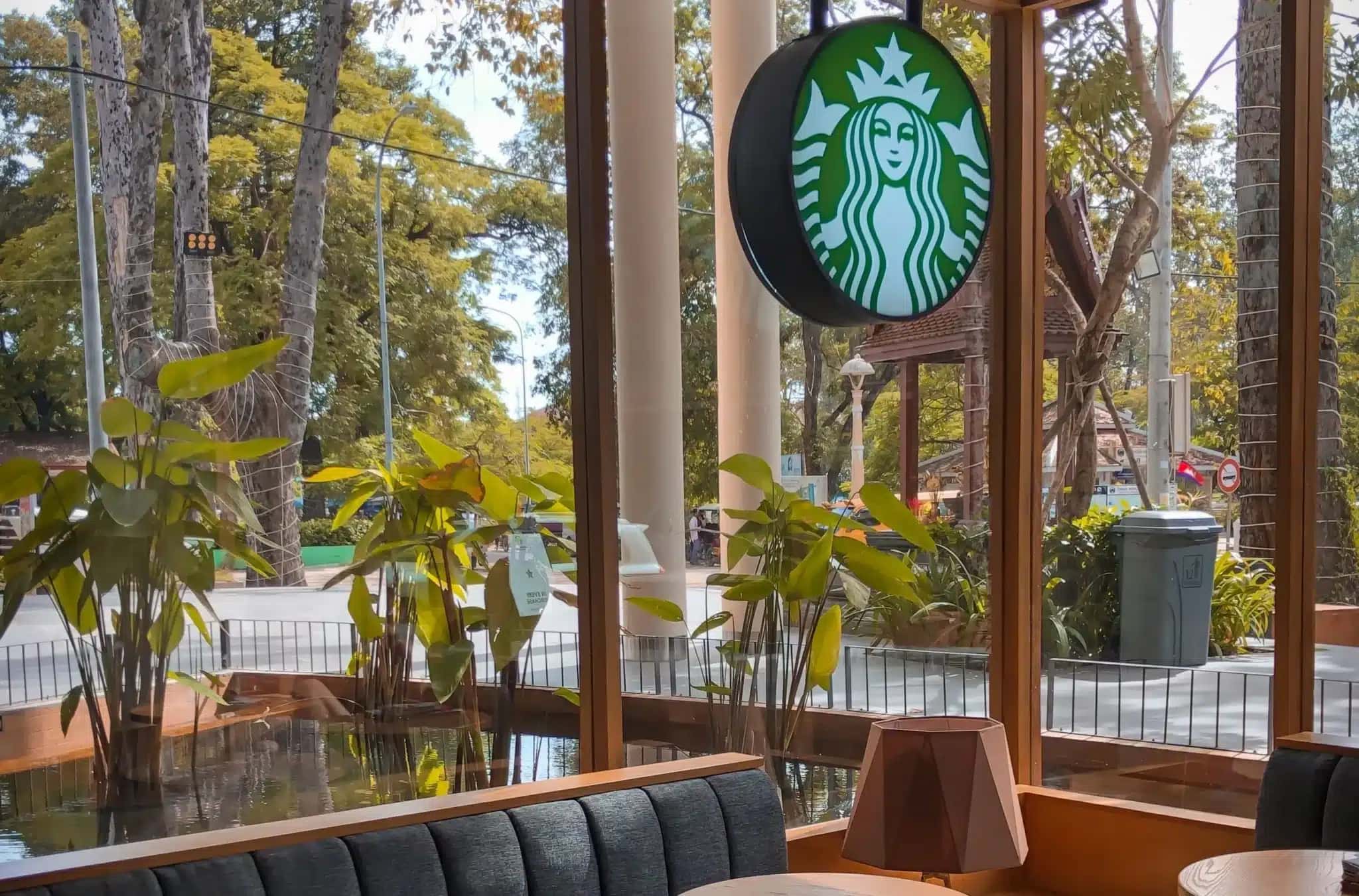CEO Brian Niccol anunciou uma quantidade semelhante de fechamentos há um ano, juntamente com demissões corporativas, como parte de um esforço de reestruturação de US$ 1 bilhão