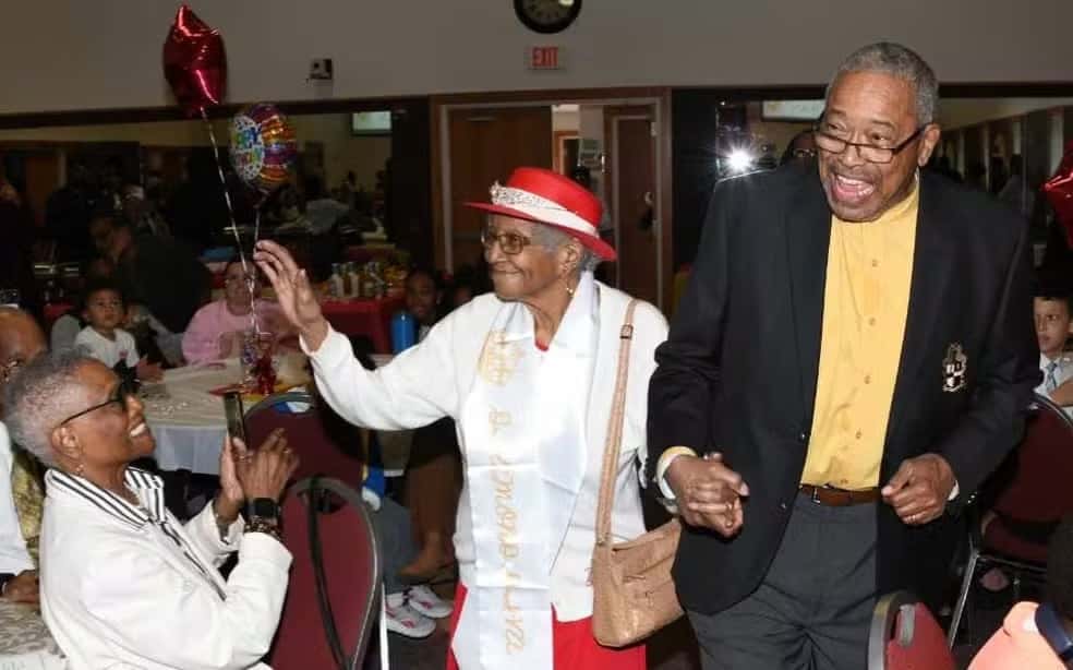 Susan Young Browne impressiona por vida ativa aos 108 anos