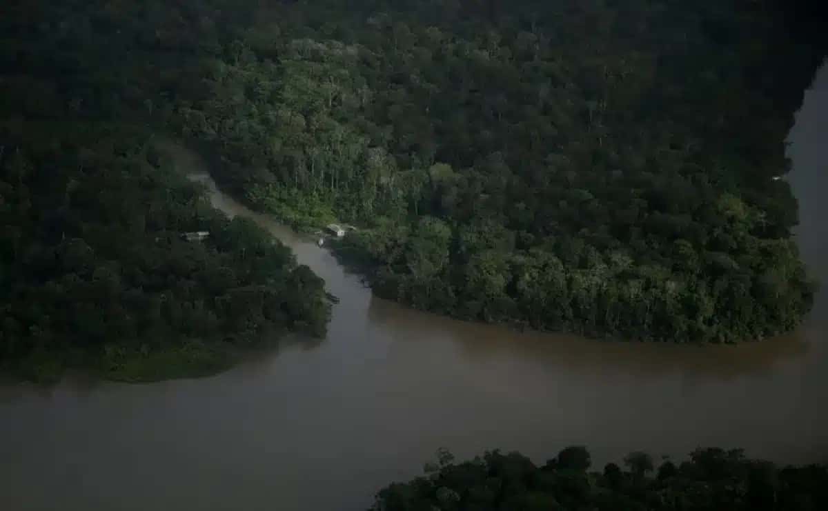 Casas à beira de rios no Amapá