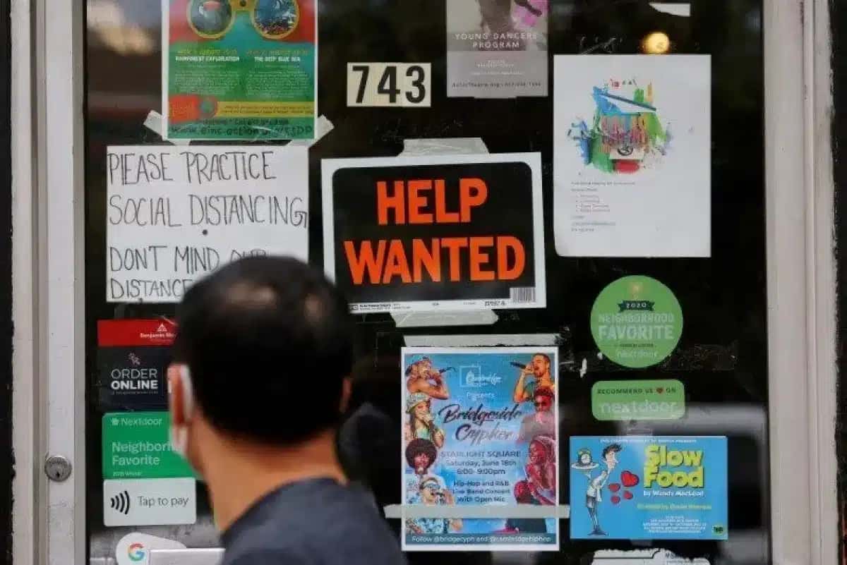 Anúncio de vaga de trabalho em Cambridge, EUA