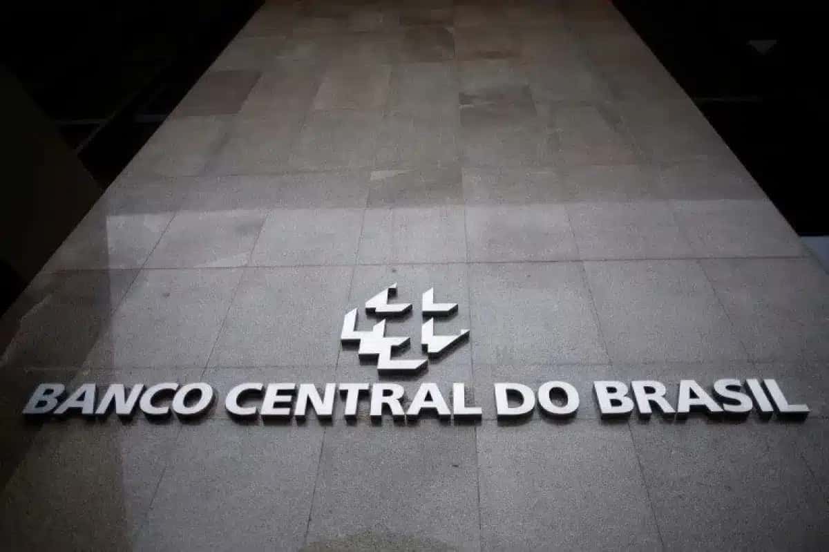 O logotipo do Banco Central do Brasil é visto em sua sede, em Brasília