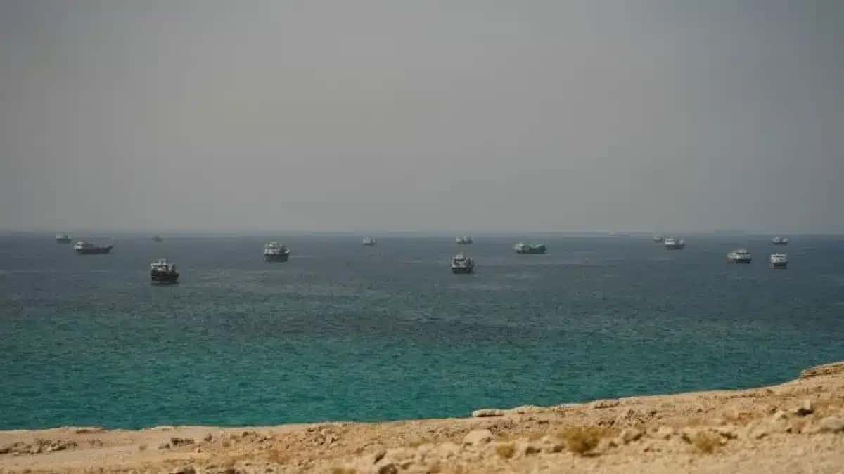 Embarcações no Estreito de Ormuz