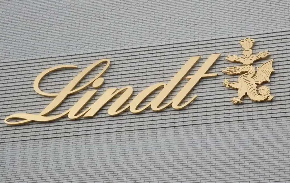 Logotipo da fabricante suíça de chocolates Lindt & Spruengli é visto em Kilchberg