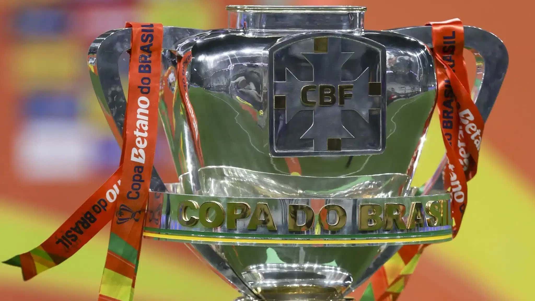 Troféu da Copa do Brasil na Neo Química Arena antes da final entre Corinthians e Vasco, em 2025
