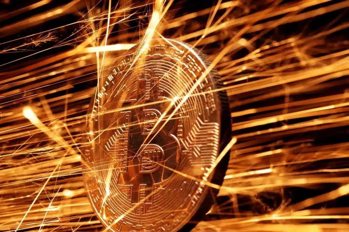 Representação da criptomoeda Bitcoin – 24/11/2024 (Ilustração: REUTERS/Dado Ruvic)