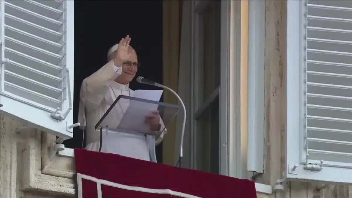 MOMENT: Pope Leo greets crowd in first public prayer since cancer surgery