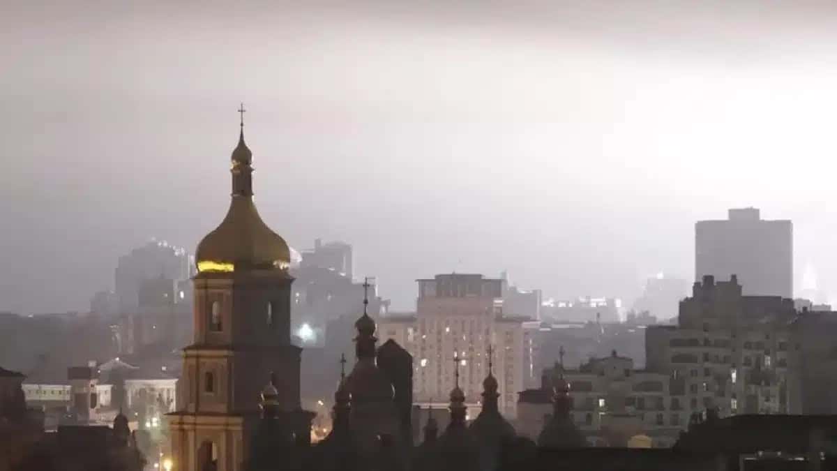 Ataques russos deixam 15 feridos em Kiev, segundo o prefeito