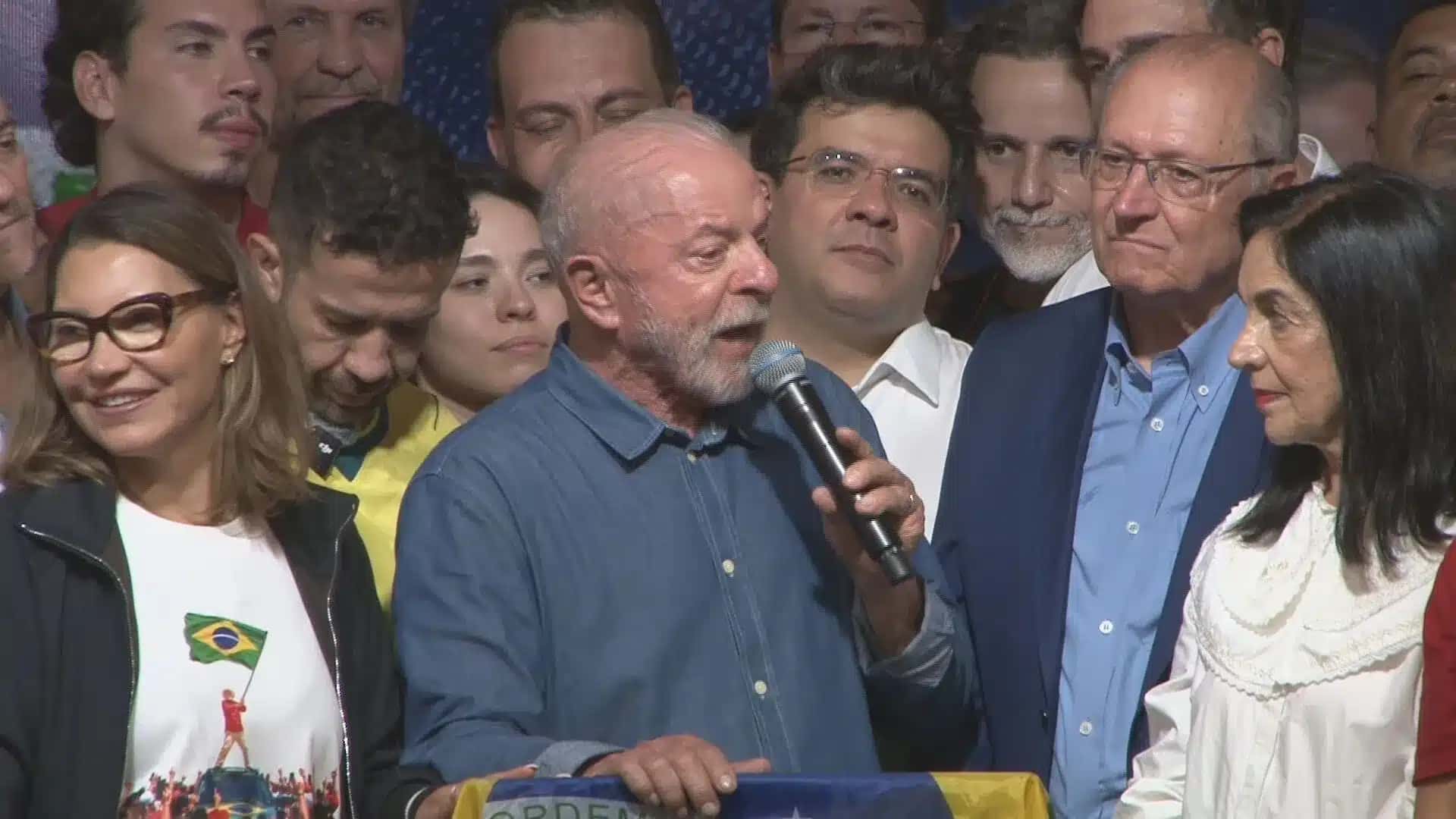 Presidente reeleito Luiz Inácio Lula da Silva (PT) em discurso após vitória no 2º turno das eleições