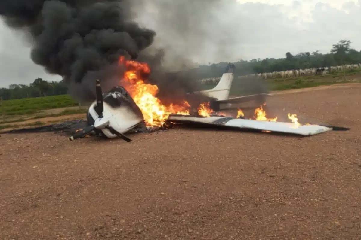 Caça A-29 da FAB intercepta aeronave suspeita oriunda da Bolívia.