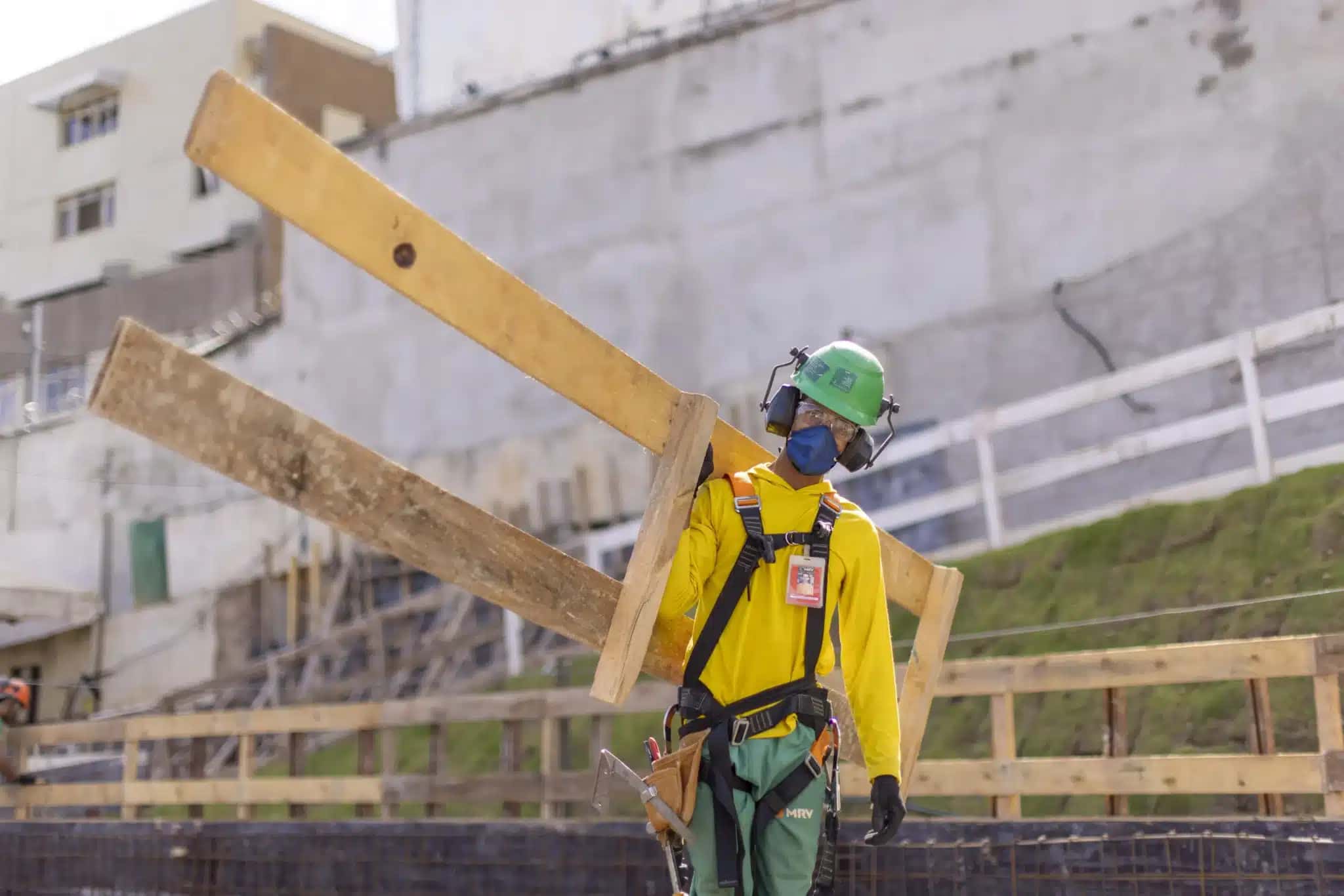 Obras da MRV movimentam uma rede que envolve trabalhadores, fornecedores e prestadores de serviços nas cidades onde a construtora atua.