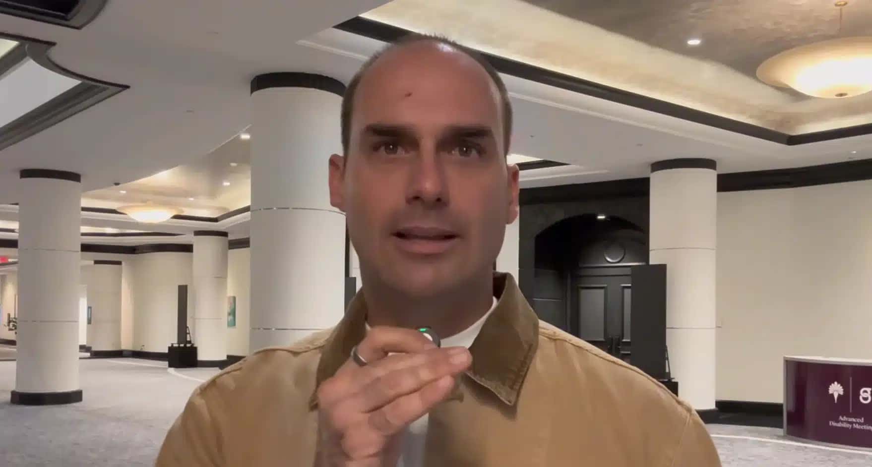Mesmo com Lula reeleito por 4,4 milhões de votos, Eduardo Bolsonaro questiona virada e critica Zanin