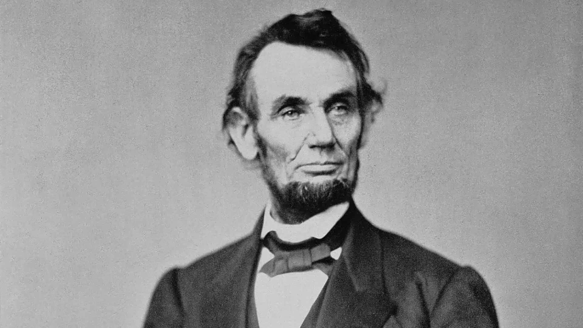 Durante sua atuação política, Lincoln defendeu que a **liberdade e a igualdade perante a lei** eram princípios universais e inegociáveis para a manutenção de uma democracia.