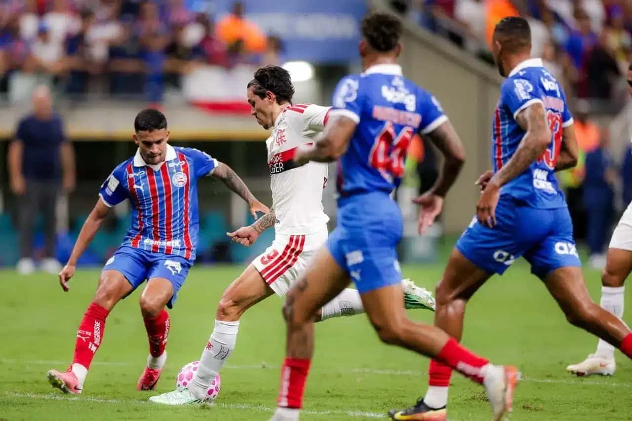 Flamengo vence o Bahia por 3 a 0 na Fonte Nova.