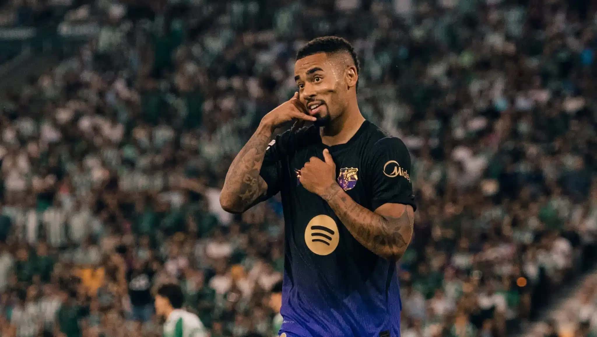 Gabriel Jesus marca em goleada do Barcelona sobre o Betis.