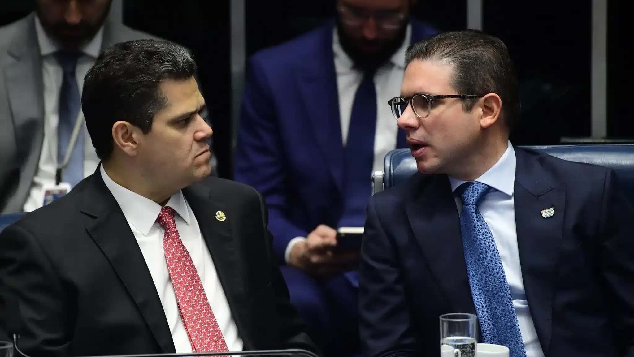 O presidente do Senado e do Congresso, Davi Alcolumbre (União-AP), e o presidente da Câmara dos Deputados, Hugo Motta (Republicanos-PB).