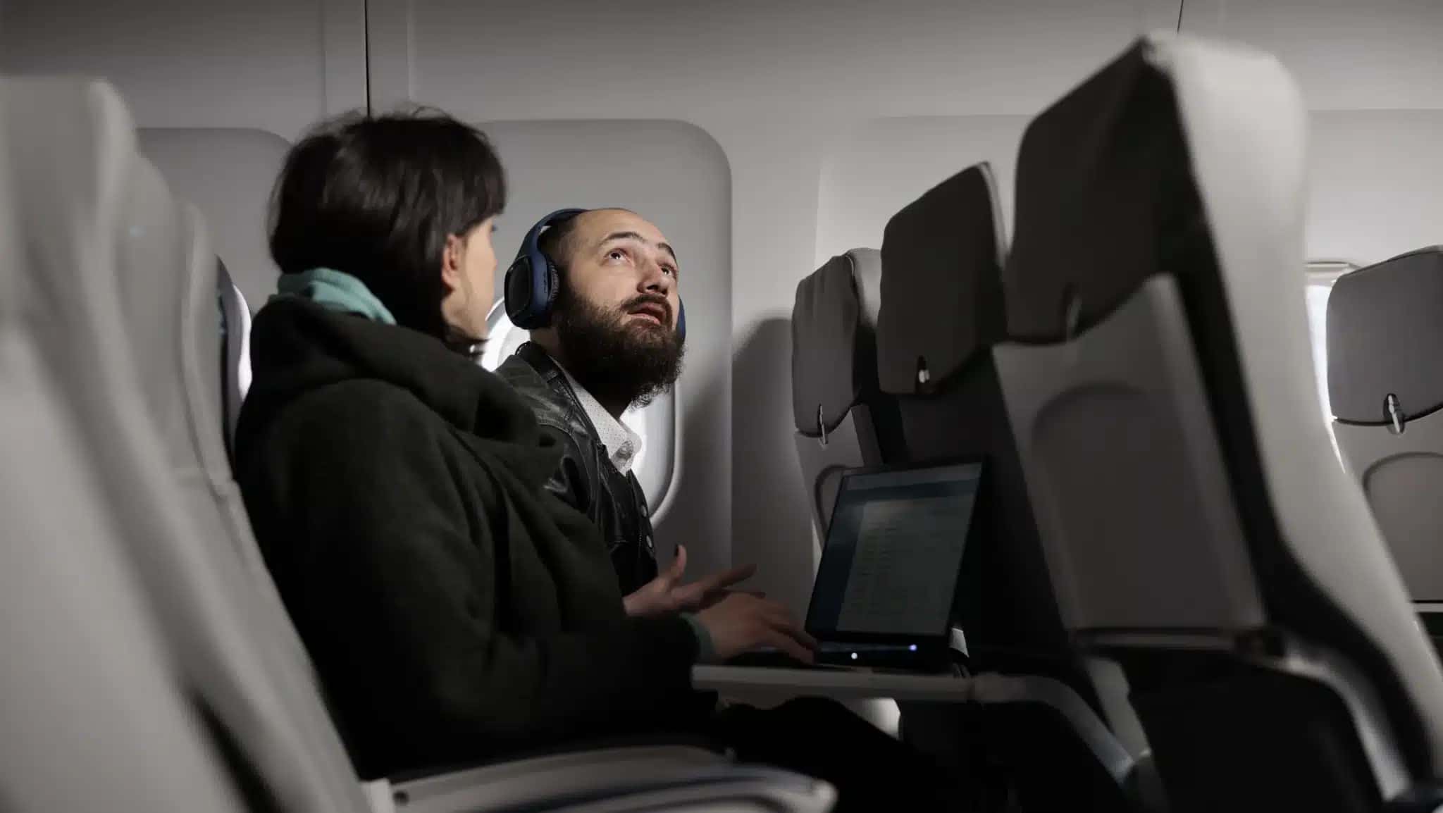 Além do incômodo aos passageiros, o padrão de espera na aviação custa caro às companhias e ao meio ambiente.