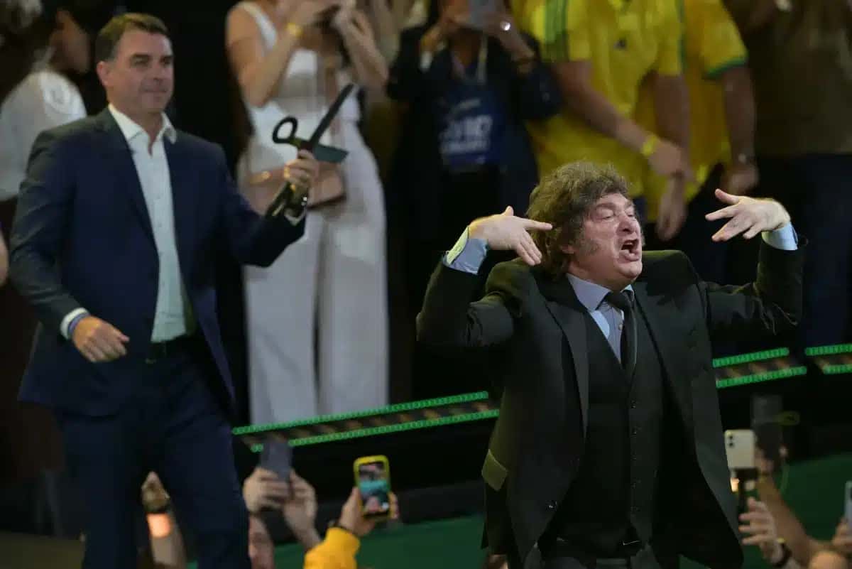 Javier Milei em ato de Flávio Bolsonaro em São Paulo, em 25 de junho de 2026. Foto: Nelson Almeida/AFP