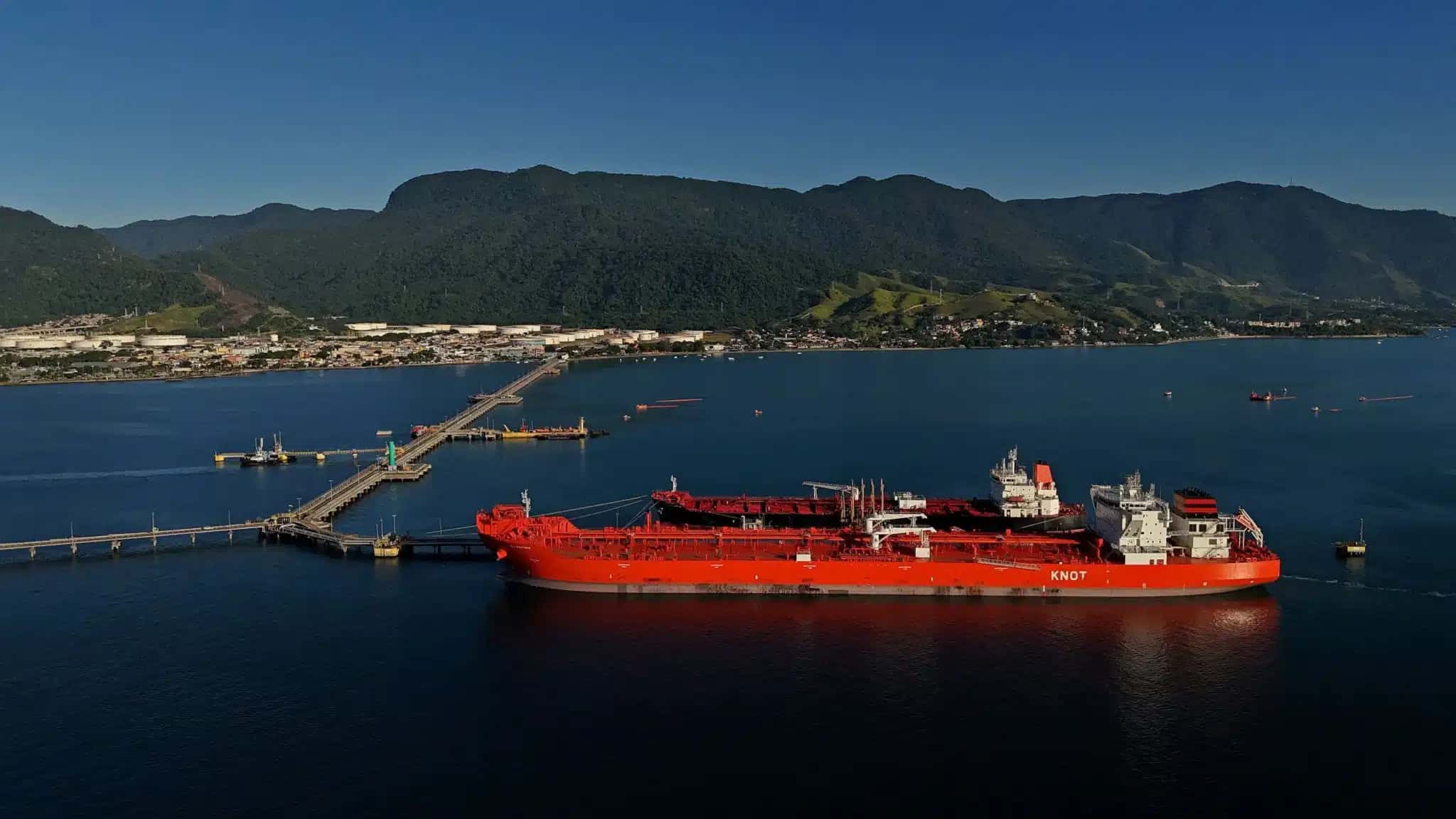 Navios-tanque no terminal de distribuição da Petrobras em São Sebastião, no estado de São Paulo, Brasil, em 20 de abril de 2026.
