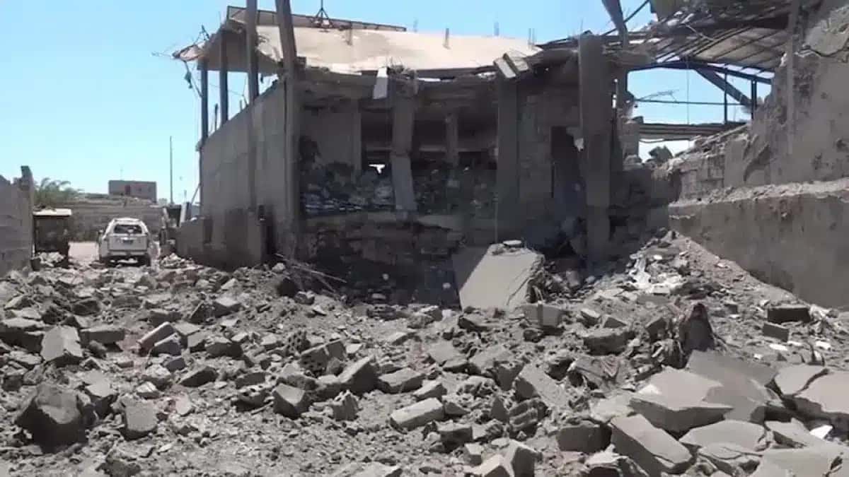 Sete pessoas morreram em um ataque a um mercado no Iêmen, segundo o Ministério da Saúde controlado pelos houthis no domingo (27)