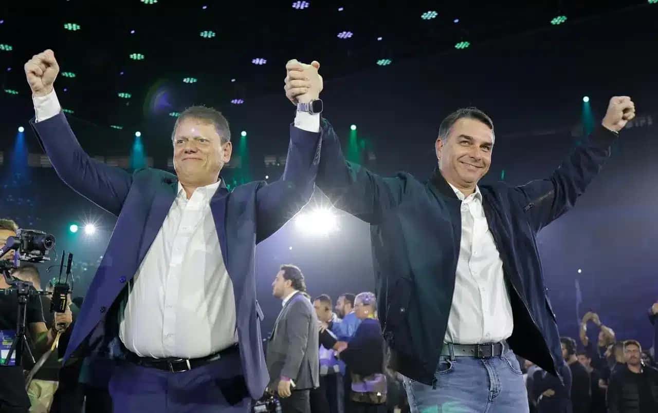 Tarcísio de Freitas e Flávio Bolsonaro
