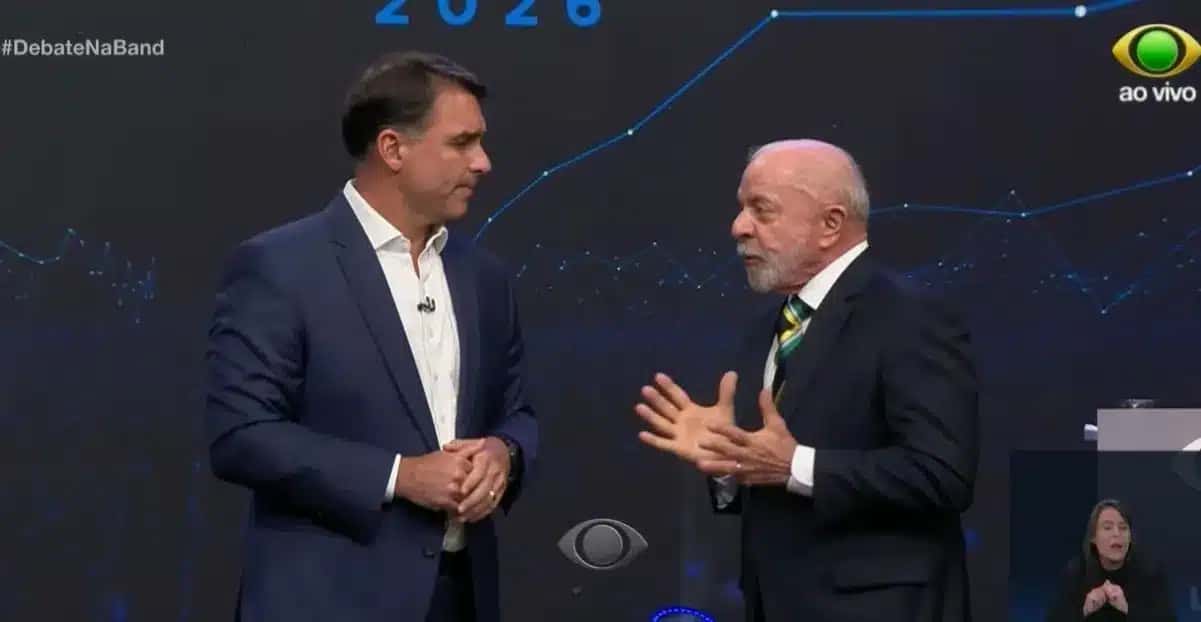 Candidatos Flávio Bolsonaro (PL) e Luiz Inácio Lula da Silva (PT) em debate da Band.