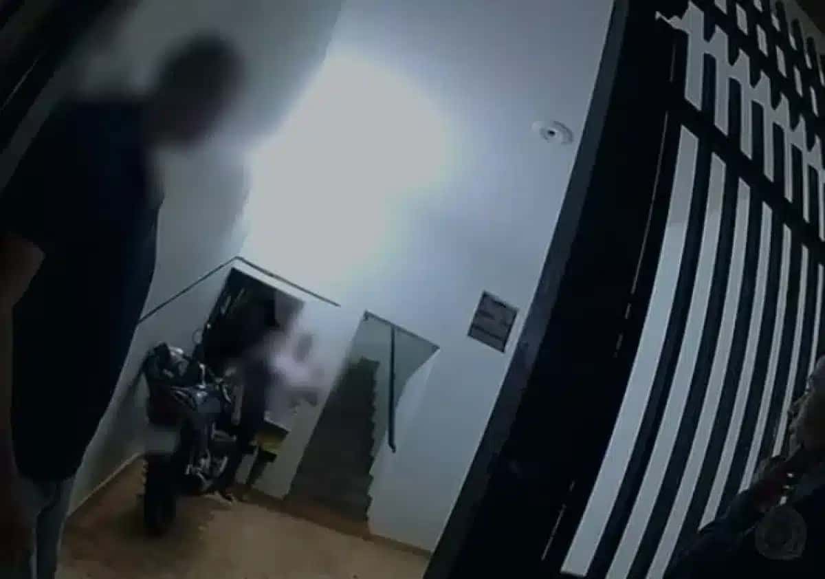 Homem é preso após manter bebê e companheira de refém | Foto: Reprodução/CNN Brasil