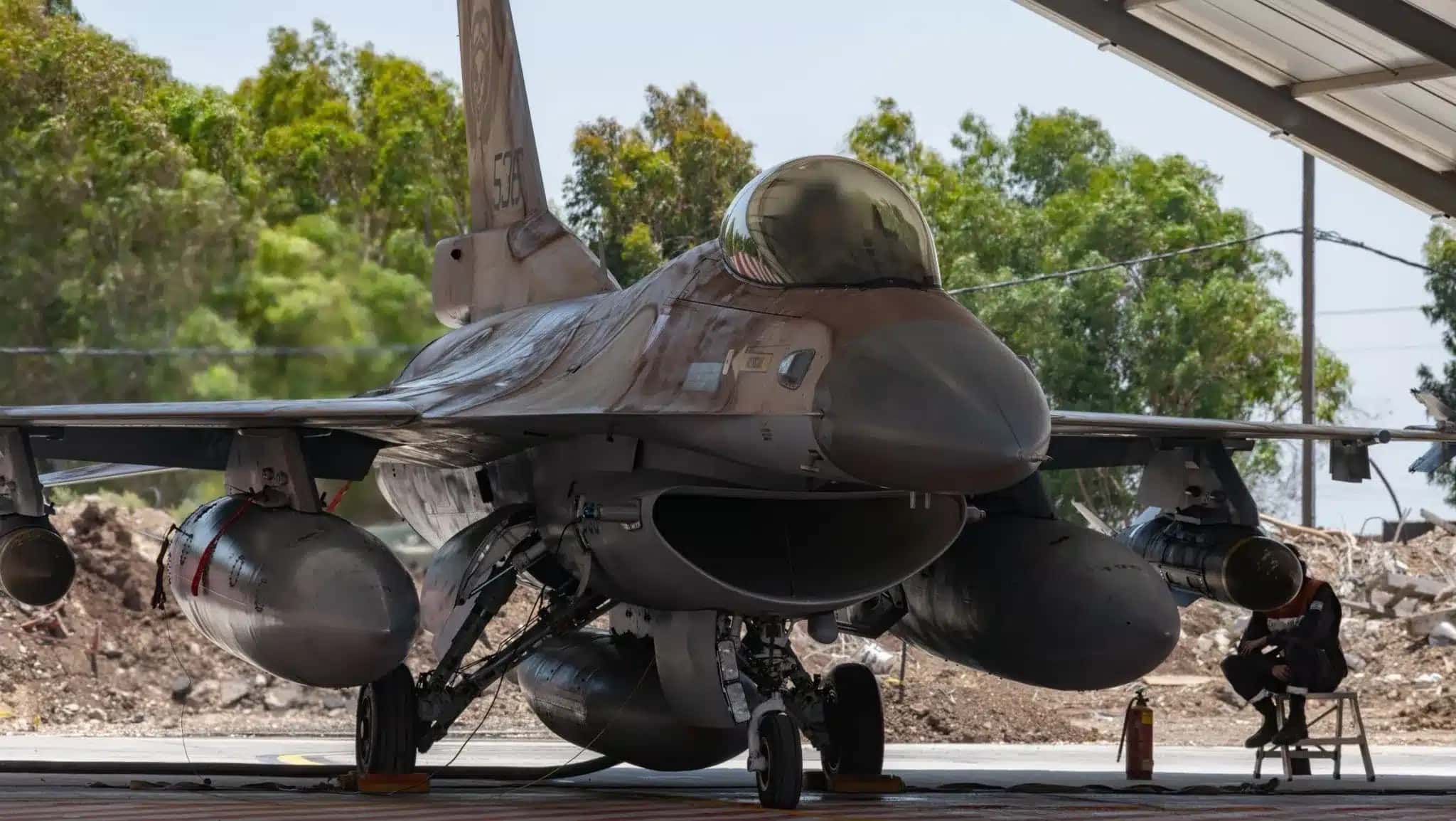 Jato de Israel antes de decolar para realizar ataques contra o Irã