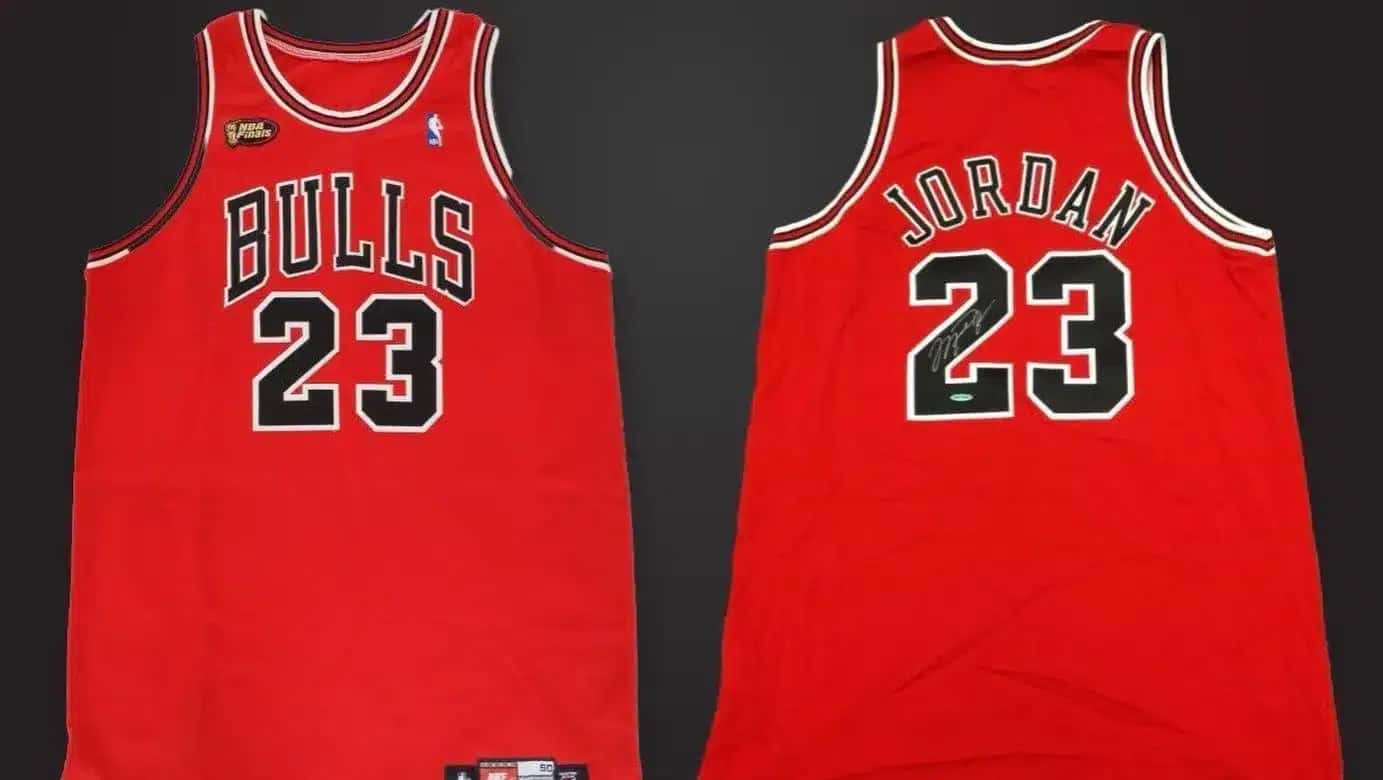 Camisa usada por Michael Jordan no Jogo 2 das Finais da NBA de 1998.