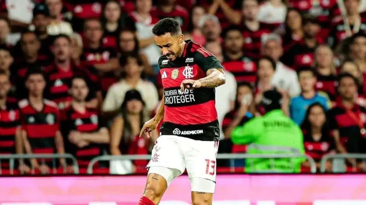 Danilo sofreu uma fratura durante o clássico contra o Fluminense.